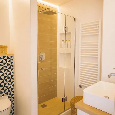 Andreas And Nelly Tessalónica